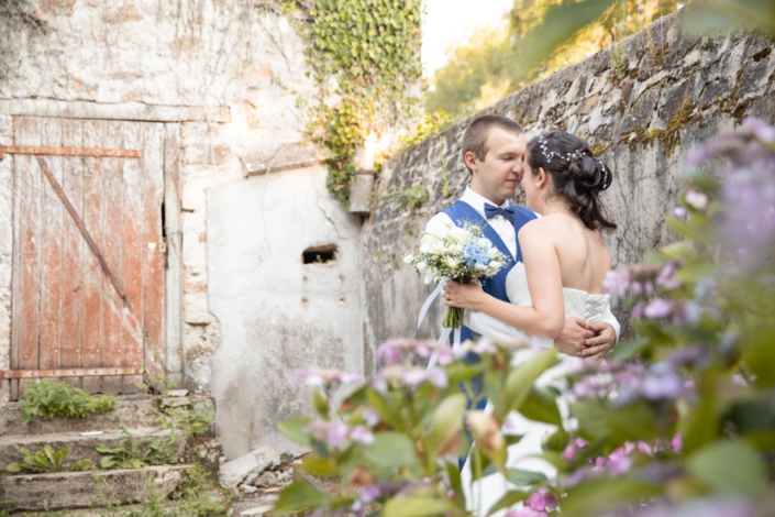 couple en communion dans un jardin