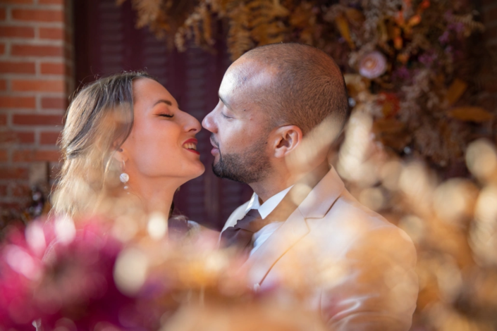 mariés en séance d'après mariage