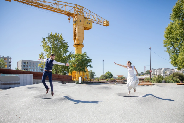 mariés dans les trampolines de On va marcher sur la lune à Nantes